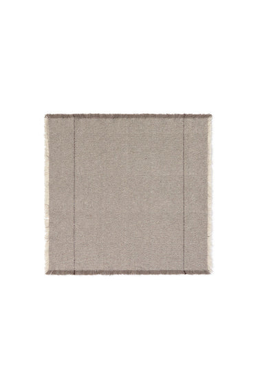 Servilletas de algodón greige combinadas con vajilla natural