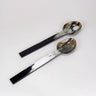 Vista principal completa de dos cucharas para ensalada de cuerno negro