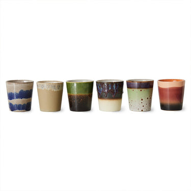 Vista frontal de las seis tazas de café 70s Ceramics