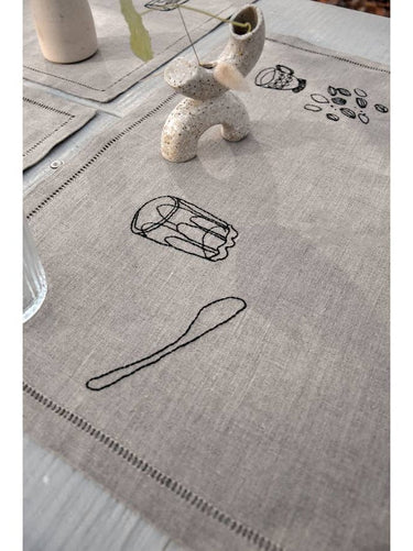 Mesa con manteles individuales lino orgánico bordado a mano À bientôt
