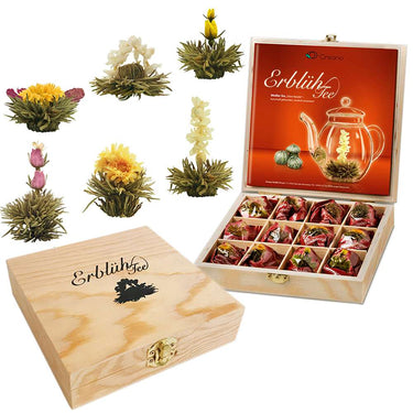 Set de té floreciente con flores de té
