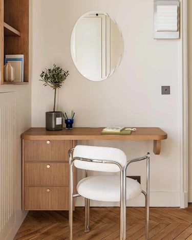 Silla de acero cromado con tapizado bouclette blanco de Gabrielle Paris