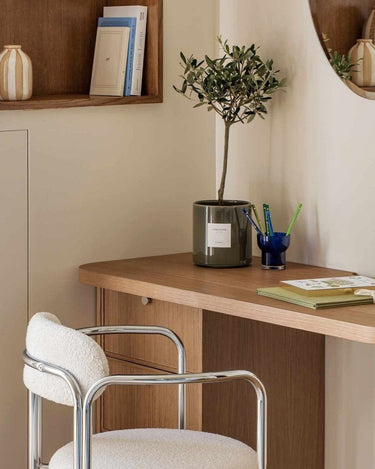 Vista 5 de silla de acero cromado con tapizado bouclette blanco de Gabrielle Paris