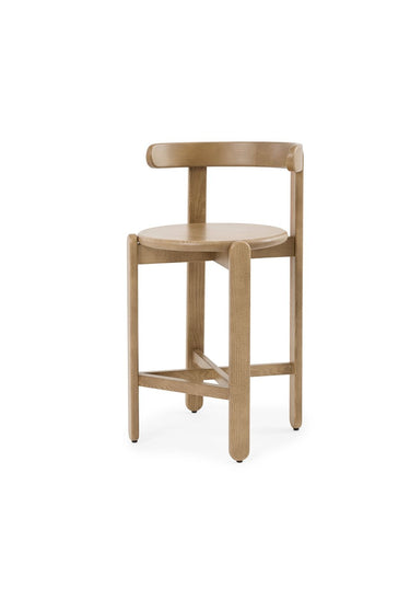 Sillas de Gabrielle Paris, proporción y material de silla alta de madera natural