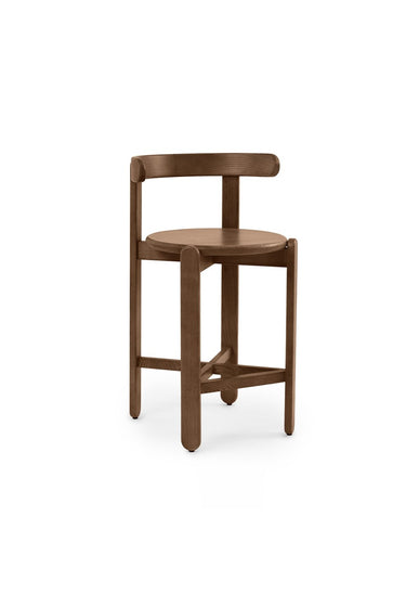 Sillas de Gabrielle Paris, proporción y material de silla alta de madera en nogal