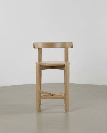 Silla alta Romane de fresno natural de Gabrielle Paris, vista frontal
