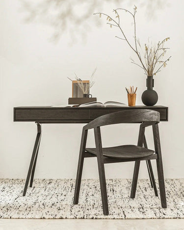 Silla ARC de teca negra 56 × 57 × 76 cm — detalle 2