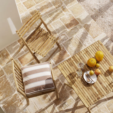 Otra perspectiva de silla de comedor de bambú sin brazos de Tine K Home