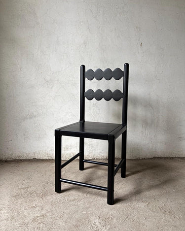 Silla Raaga fabricada en India con madera recuperada