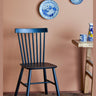 Detalle de silla de comedor de pino negro de Creative Collection