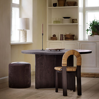 Otra perspectiva de silla de comedor de teca reciclada y hoja de plátano de Tine K Home