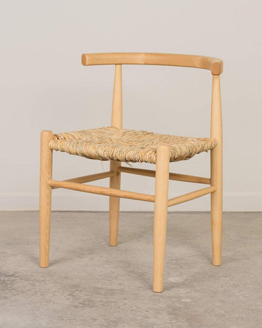 Silla de chopo barnizada con asiento de enea de Cestería Aparici
