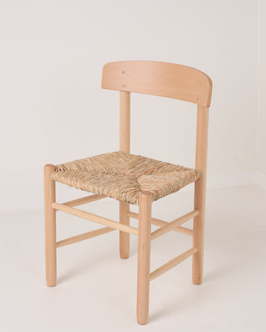 Silla de haya y chopo con asiento de enea de Cestería Aparici