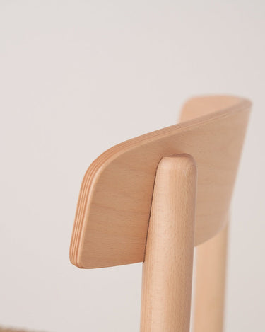 Detalle de Silla de haya y chopo con asiento de enea de Cestería Aparici