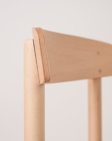 Vista adicional de silla de haya y chopo con asiento de enea