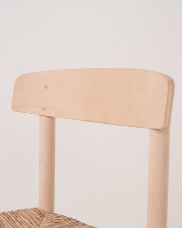 Vista adicional de silla de haya y chopo con asiento de enea