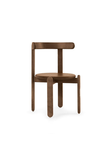 Silla de Gabrielle Paris, silueta y acabado de silla de fresno en nogal