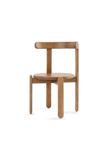 relación entre material y forma de silla de fresno en teca de Gabrielle Paris