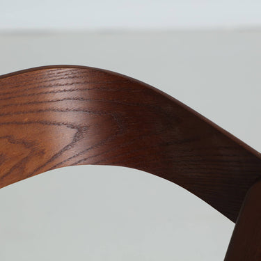 Silla de madera de haya con acabado marrón