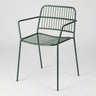 Silla de jardín verde bosque con reposabrazos de Broste Copenhagen