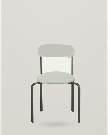 Silla de Gabrielle Paris, silueta y acabado de silla tapizada de acero cromado negro