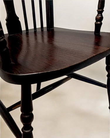 Detalle de silla Windsor antigua