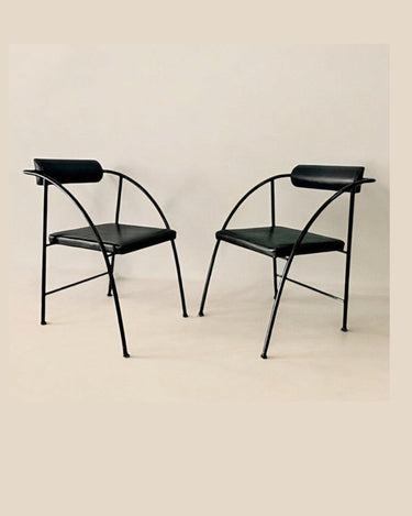 Sillas vintage negras posmodernas