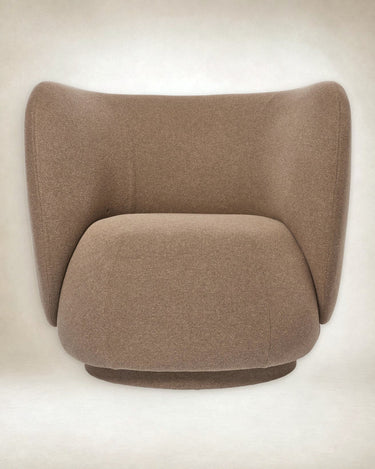 Sillón Lounge Rico: Diseño Curvo, Tejido Texturizado, Confort Moderno, Arena Oscura