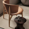Sillón Herman de roble y cuero coñac