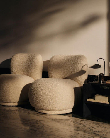 Detalle del tapizado de Sillón lounge compacto de bouclé blanco roto