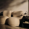 Detalle del tapizado de Sillón lounge compacto de bouclé blanco roto