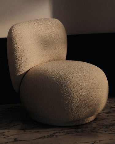 Sillón lounge compacto de bouclé blanco roto de