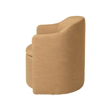 Sillón ocre de Broste Copenhagen en vista tres cuartos