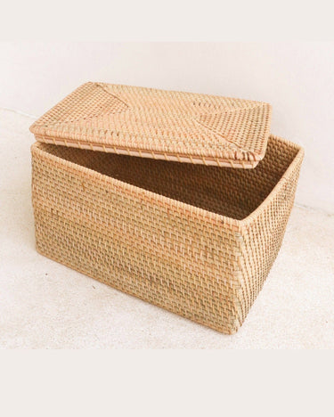 Cesta de mimbre Soeji con tapa para salón y dormitorio