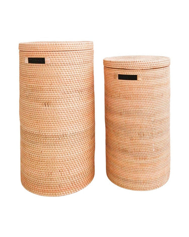 Imagen principal de cesto de ropa Soeji de ratán natural con tapa