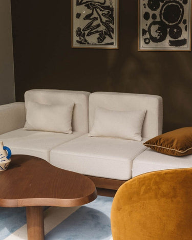 Sofá meridiana Georges de 3 plazas en nogal de Gabrielle Paris, sofá en ambiente