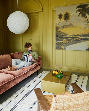 Sofá retro de cuatro plazas en terciopelo magnolia HK Living