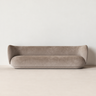 Sofá Rico de 4 plazas en terciopelo beige de Ferm Living, vista frontal del sofá de cuatro plazas