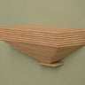 Soporte de pared pequeño de ratán hecho a mano de Mahe Homeware, con cuerpo de pirámide invertida