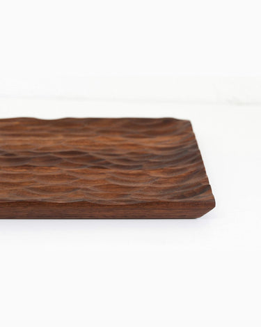 Tabla de servir nogal tallado artesanal biselada 50x25 cm