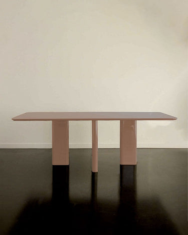 Mesa de comedor rectangular Joe en fresno lacado cranberry moderna