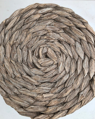 Taburete trípode vintage de madera y fibra trenzada — vista adicional 5