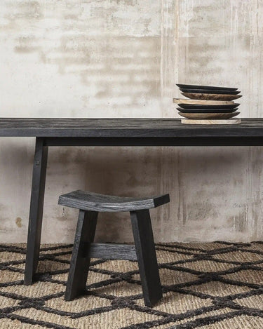 Taburete U de teca negra 47 × 26 × 45 cm — detalle 5