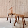 Taburetes rústicos de madera de castaño