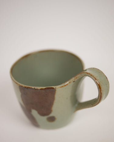 Taza Jose gris azulada con motivos marrones, vista superior de Olsson & Jensen