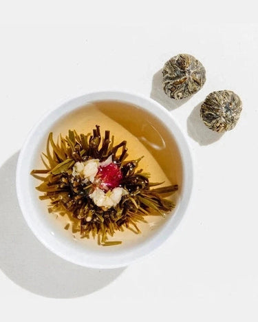 Té floreciente en caja de seis esferas