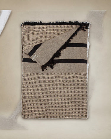 Toalla de algodón reciclado beige con tejido nido de abeja
