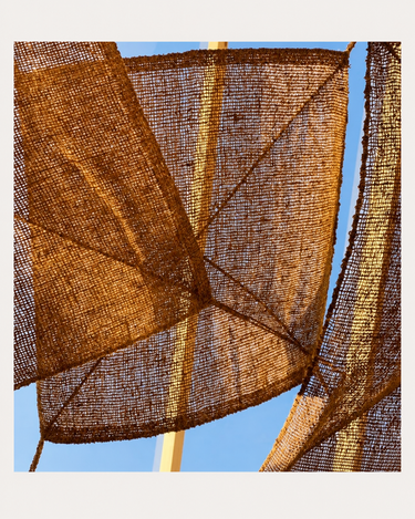 Toldo rectangular de fibra de coco natural, vista desde abajo de la trama y los refuerzos