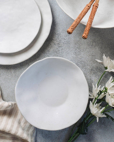 Vajilla blanca para mesa natural y elegante