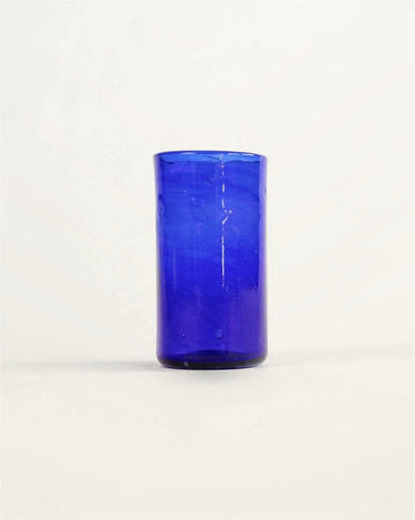 Vaso de vidrio soplado azul — vista principal